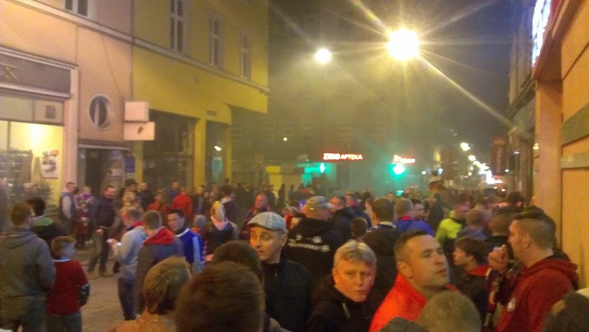 Kibice Piasta Gliwice świętują wicemistrzostwo Polski na...