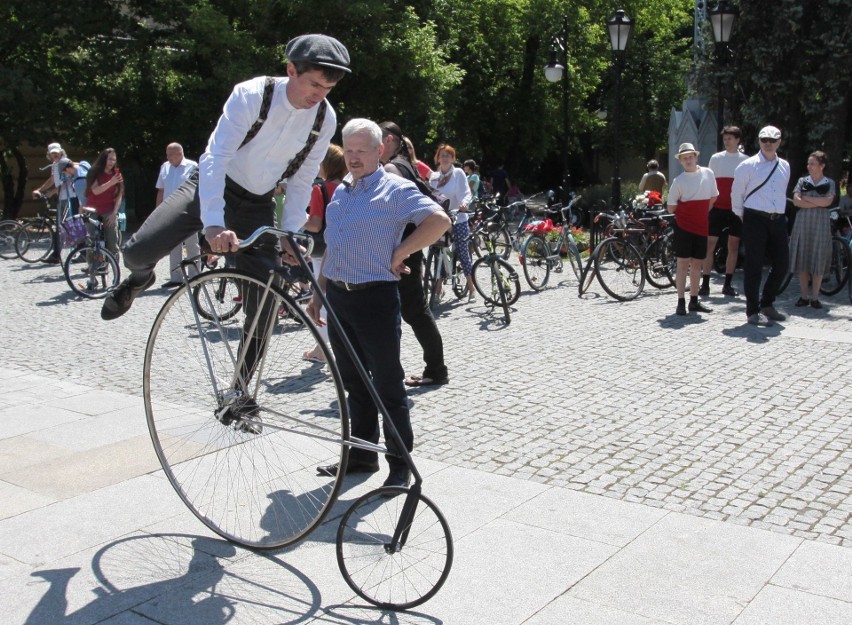 Radomskie Towarzystwo Retrocyklistów zorganizowało Festyn Retro Rowerowy w Radomiu