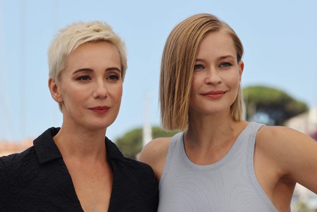 Na zdjęciu: aktorki Chulpan Khamatovą (po lewej) i Yuliya Peresild (po prawej) podczas Festiwalu Filmowego w Cannes 2021