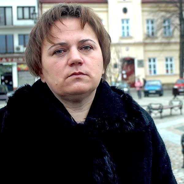 Małgorzata Salacha, wójt gminy Kołaczyce: - Gdybyśmy już byli miastem, to nie musielibyśmy się martwić o plany zagospodarowania przestrzennego i płacić bardzo dużych pieniędzy za "odrolnienie&#8221;.Wystarczy wskazać na terenie miasta jakiś  rejon dla przedsiębiorcy i automatycznie teren ten  staje się terenem budowlanym.