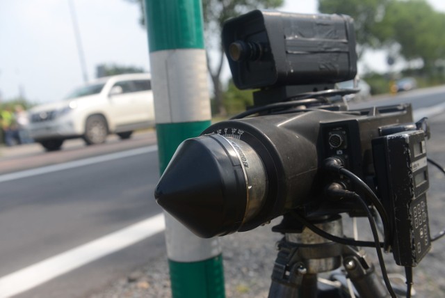 Fotoradary gminne i miejskie mogą wrócić na drogi, ale używać ich będą inspektorzy transportu drogowego lub policjanci