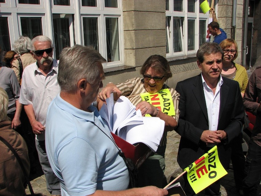 Protestowali u Rzecznika Praw Obywatelskich przeciw ustawie śmieciowej (ZDJĘCIA)