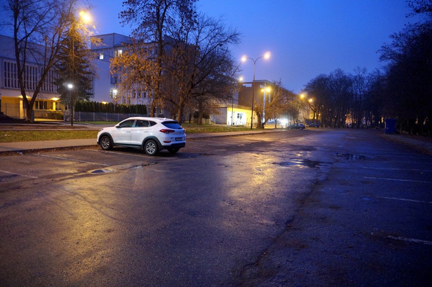 Lublin w Sylwestra prawie opustoszał. Nieliczni wybrali się na ostatni w tym roku spacer. Zobacz zdjęcia