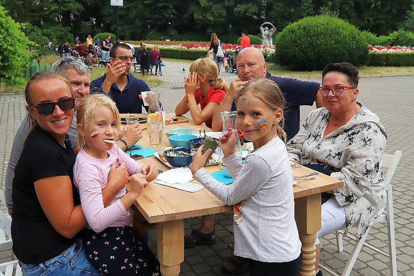 Wielki Piknik dla mam zorganizowany w parku Źródliska przyciągnął setki zainteresowanych