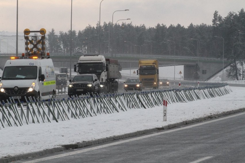 Budowana droga ekspresowa S7 dopuszczona do ruchu na siedmiokilometrowym odcinku od miejscowości Brzegi w stronę Jędrzejowa do Mnichowa