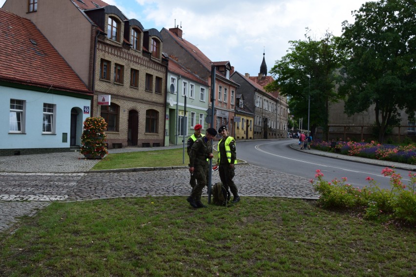 Było jak przed pandemią. Setki Międzyrzeczan pod Ratuszem....