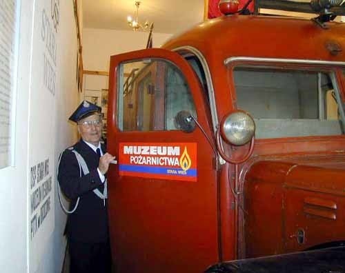 Stanisław Dydek w Muzeum Pożarnictwa w Starej Wsi.