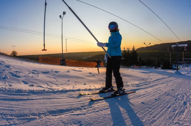 Sezon narciarski trwa w Polsce w najlepsze. Mieszkańcy Małopolski mogą pochwalić się ogromną liczbą zimowych atrakcji turystycznych – w tym także miejscami idealnymi na narty. Gdzie je znaleźć?