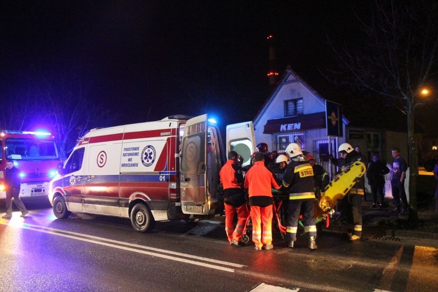 Akcja straży pożarnej i pogotowia ratunkowego w Siechnicach....