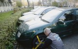 Katowice: prywatna firma blokuje koła aut
