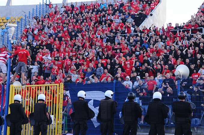 Fotoreportaż z meczu i zadymy na stadionie