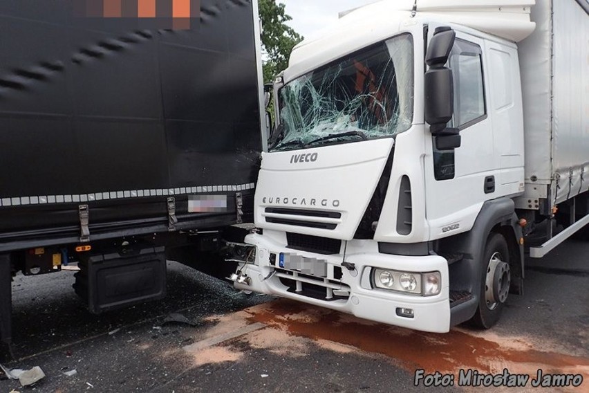 Wypadek w Jasienicy. Ze wstępnych ustaleń policjantów...