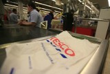 Trwa wielka wyprzedaż w marketach Tesco. Zobacz, co możesz kupić