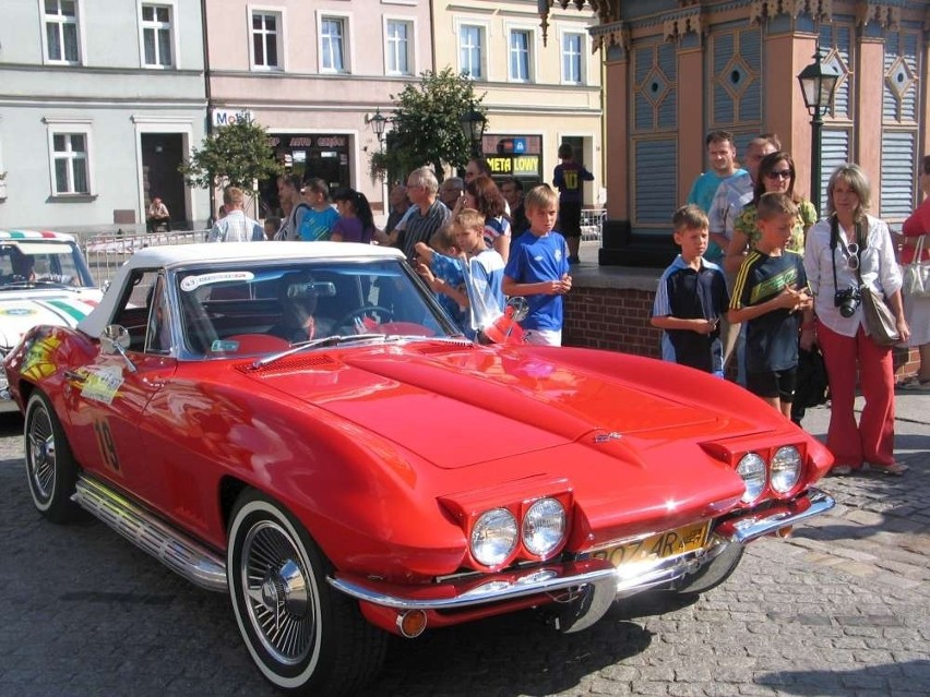 Elegancja i rajd zabytkowych pojazdów zawita na Stary Rynek