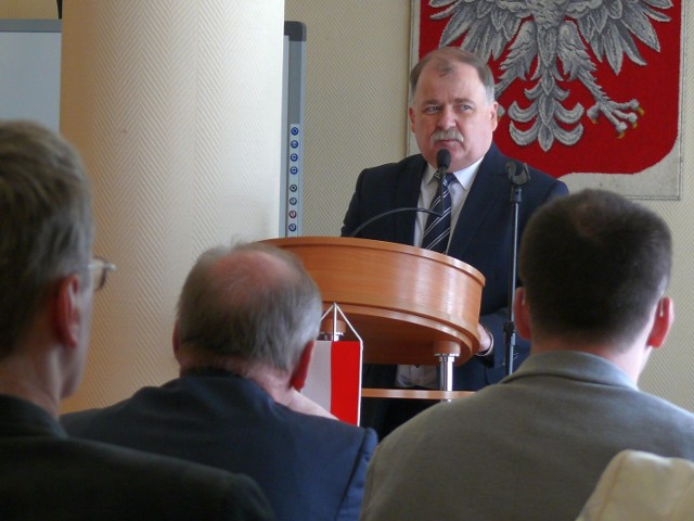 Starosta Janusz Zarzeczny z okazji stu dni władzy wychwalał prezydenta Lucjusza Nadbereżnego.