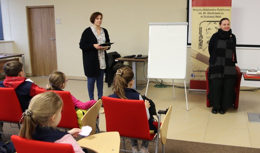 W Stalowej Woli uczniowie spotkali się z popularną pisarką Zofią Stanecką. Zobacz zdjęcia