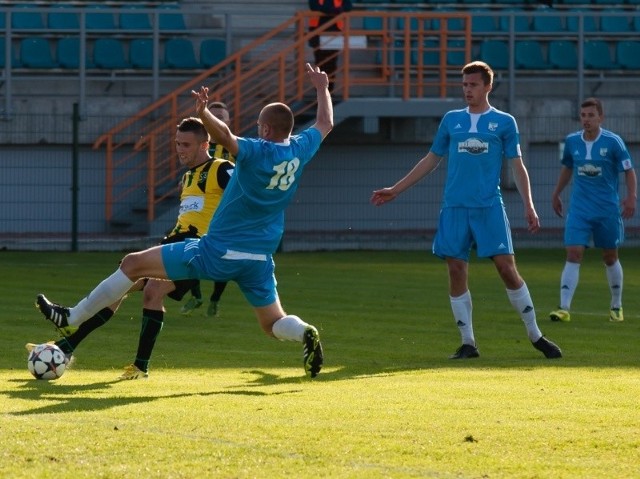 Tomasz Ciećko strzela bramkę na wagę trzech punktów.