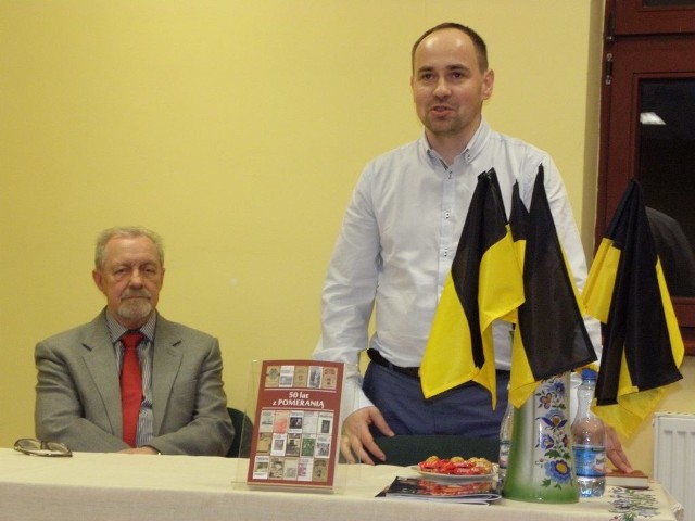 Od lewej Kazimierz Ostrowski i Dariusz Majkowski wspominali początki "Pomeranii"