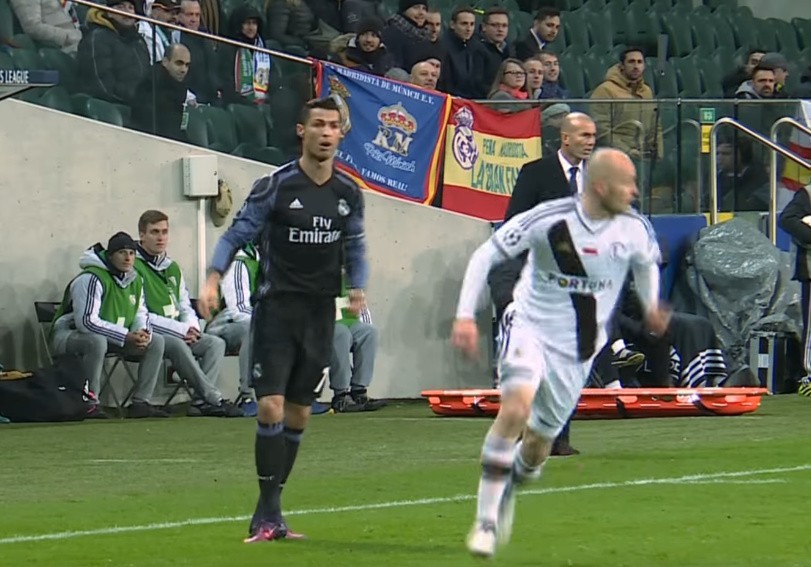 Cristiano Ronaldo na podsłuchu w meczu z Legią - Pazdan cieniem CR7 [WIDEO]
