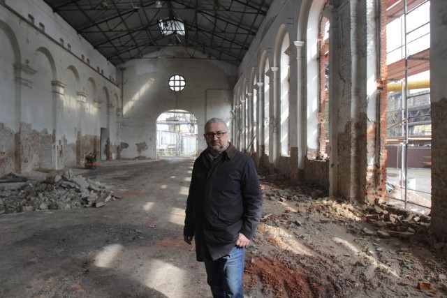 Na zdjęciu Henryk Mercik w 2019 roku podczas budowy Muzeum Hutnictwa w Chorzowie w historycznej hali dawnej elektrowni Huty Królewskiej.