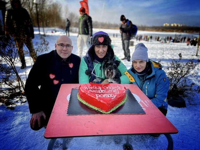 W Mysłowicach podczas 29. Finału WOŚP morsowano, grano w grę terenową. Można było także obejrzeć występy online. W zbiórkę włączyli się wolontariusze indywidualni, a także z różnych grup działających w mieście. Zobacz kolejne zdjęcia. Przesuń zdjęcia w prawo - wciśnij strzałkę lub przycisk NASTĘPNE