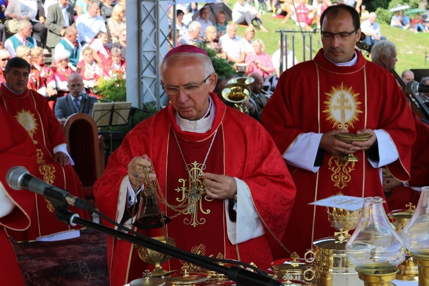 Uroczysta suma odpustowa na Świętym Krzyżu. Mszy przewodniczył arcybiskup Wacław Depo [ZDJĘCIA]