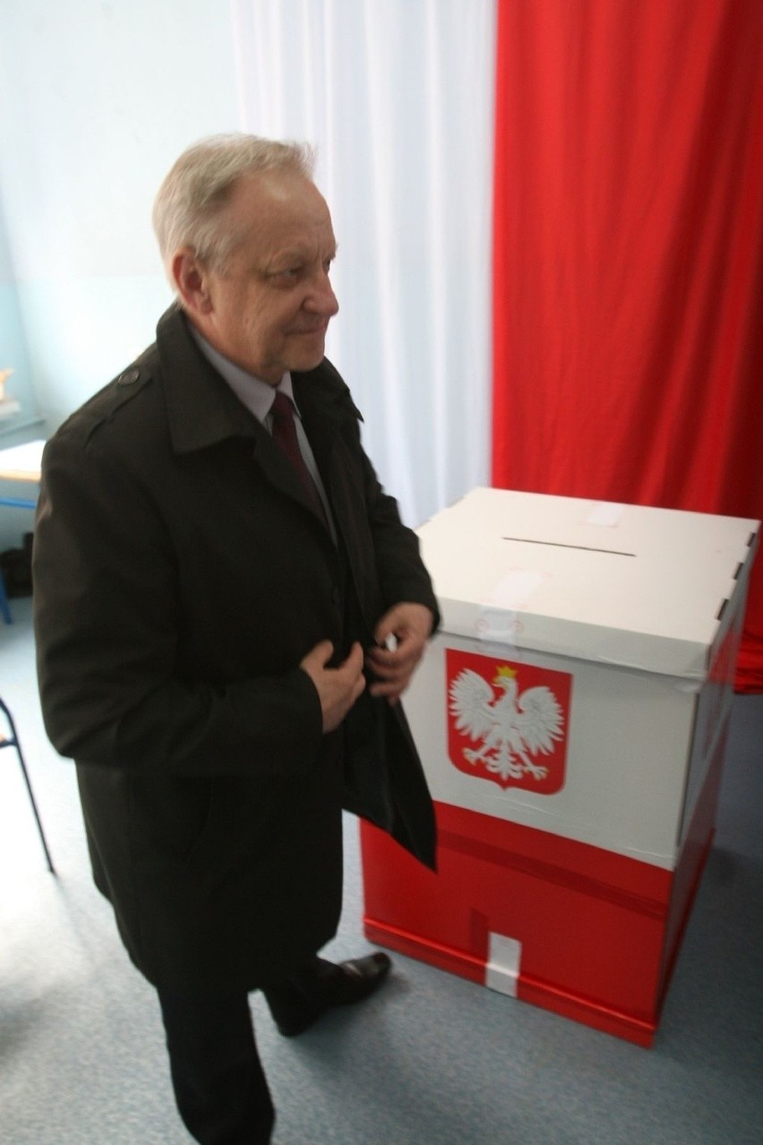 Bolesław Piecha wygrał wybory uzupełniające do Senatu w...