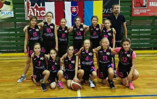 Dziewczyny MLKS MOS Rzeszów mają w 2 lidze zbierać doświadczenie, aby jak najlepiej wypaść w rozgrywkach młodzieżowych