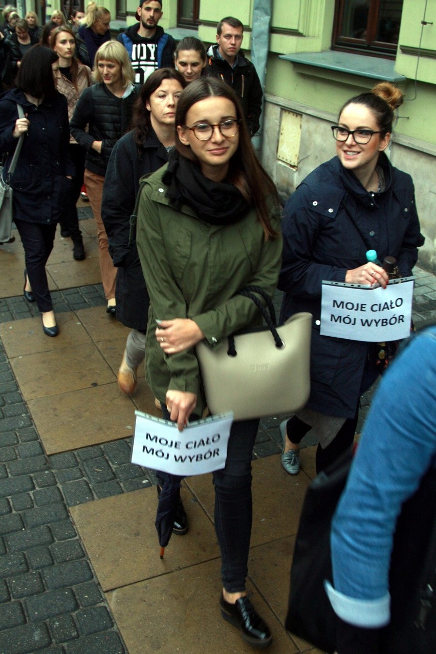 Duża frekwencja na Czarnym Proteście w Lublinie (ZDJĘCIA, WIDEO)