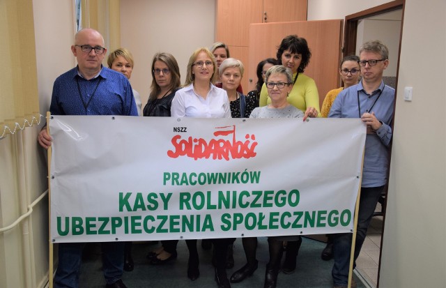 Związkowcy w liście do redakcji napisali m.in.:„Nie zgadzamy się na olbrzymie dysproporcje wynagrodzeń występujące od wielu lat w instytucjach podległych Ministrowi Rolnictwa i Rozwoju Wsi, tj. KRUS, KOWR i ARiMR”