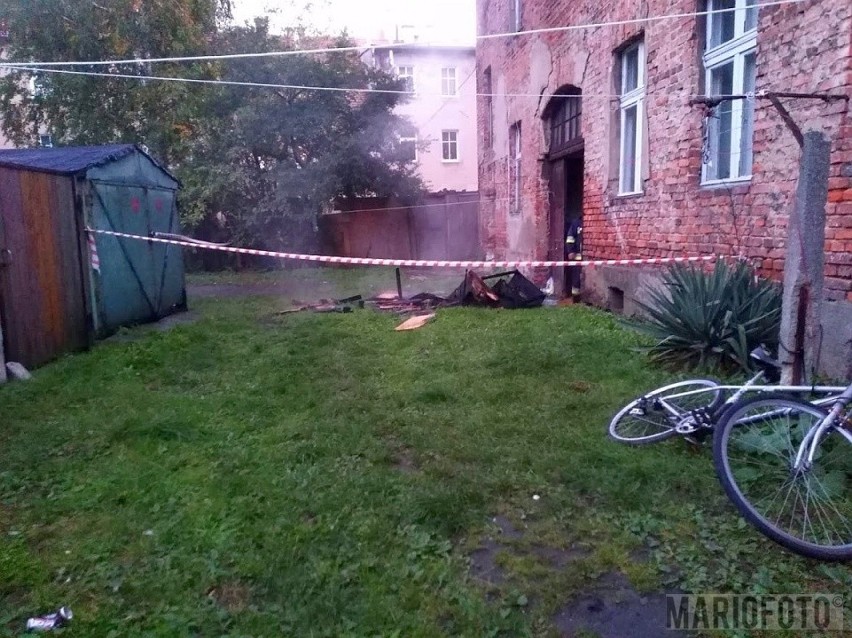 Pożar w Prudniku. Pali się mieszkanie przy ul. Morcinka....