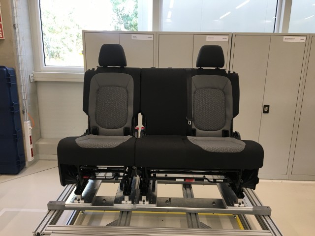 Cała koncepcja wnętrza samochodu została zaprojektowana tak, aby fotel, który ma funkcję i możliwości wygodnego składania, pozwalał wygospodarować przestrzeń o różnorodnym stopniu indywidualnego skonfigurowania, np. do pełnej wersji Cargo, która umożliwiałaby przewożenie dwóch europalet.
