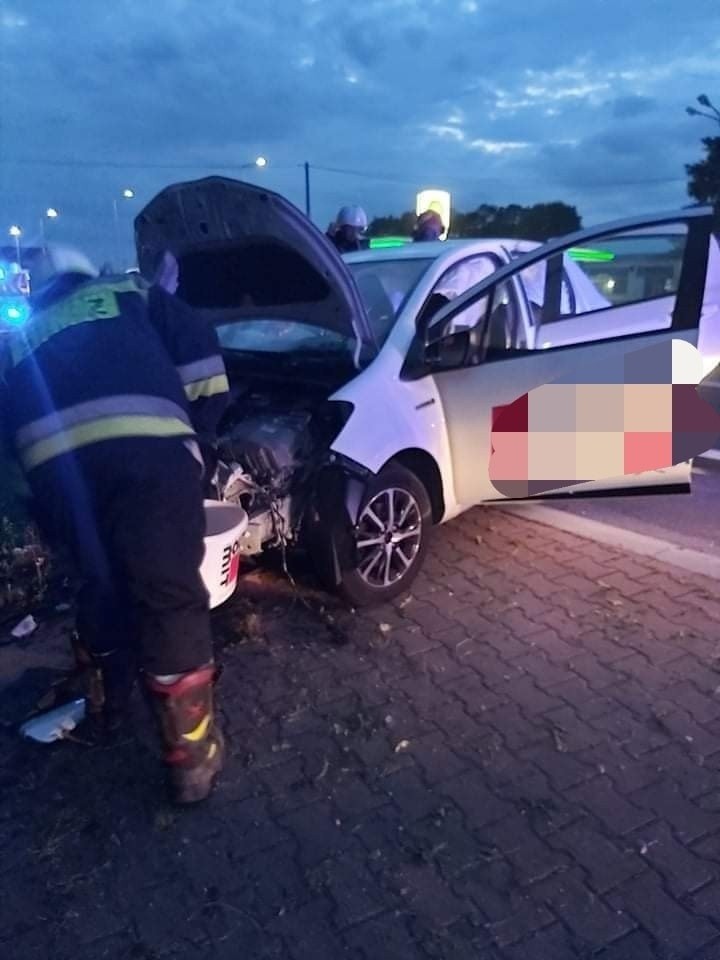 Wypadek na krajowej siódemce w Słomnikach. Samochód