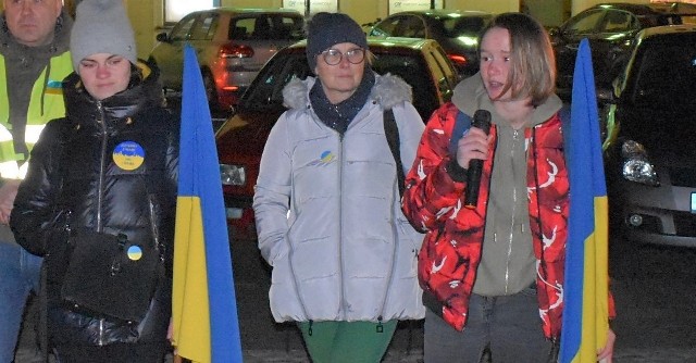 19-letnia Wiktoria i jej koleżanka Hala z ogarniętej wojną Ukrainy trafiły do Oświęcimia. Ze łzami w oczach opowiadają o dramacie, jaki rozgrywa się w ich ojczyźnie