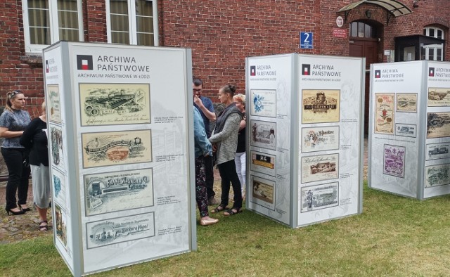 Wystawa gościnę znalazła na dziedzińcu koszalińskiego Archiwum Państwowego (ulica Marii Skłodowskiej - Curie 2). Można ją oglądać od poniedziałku do piątku, w godzinach pracy koszalińskiej placówki, do 14 lipca.