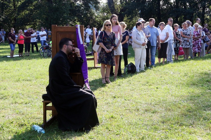 Odpust w Wąwolnicy. Tłumy wiernych zjechały do sanktuarium Matki Bożej Kębelskiej. Zobacz zdjęcia