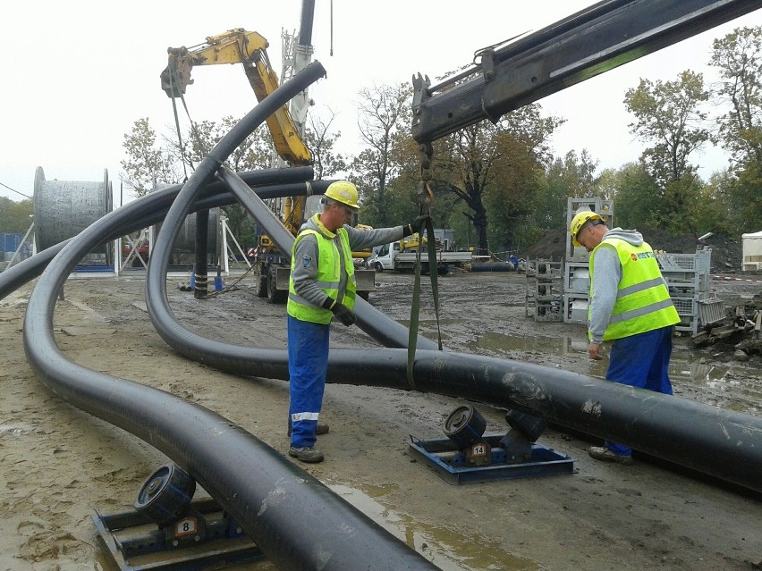 Cztery 230-metrowe rury ciepłownicze zostaną poprowadzone 20...