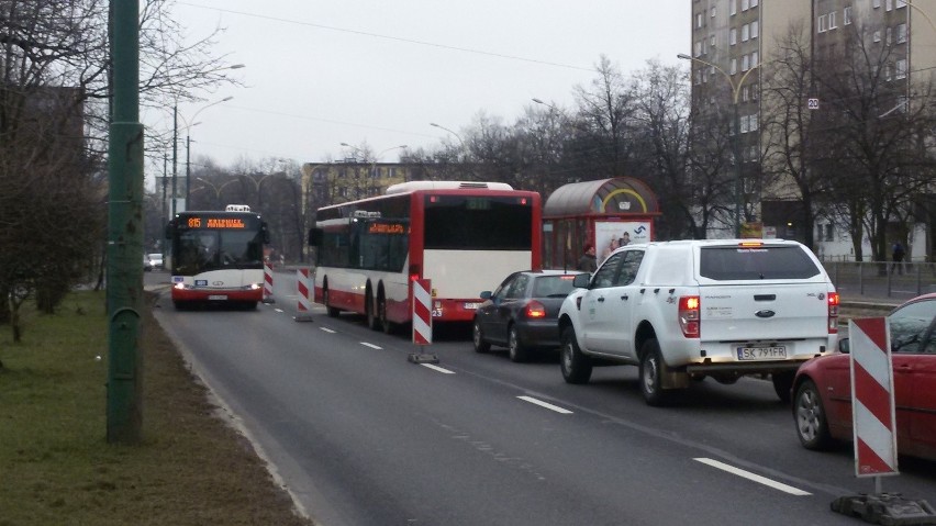 Sosnowiec: objazd i wycinka drzew na Starym Sosnowcu. To początek budowy ronda [ZDJĘCIA]