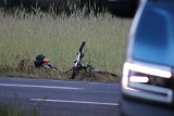 Wypadek rowerzysty na drodze krajowej 74 między Jaksonkiem a Honoratowem. Pijany wpadł pod TIR-a i wyszedł prawie bez szwanku. ZDJĘCIA