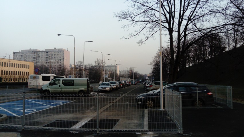 Nowe parkingi we Wrocławiu. Na razie są za darmo