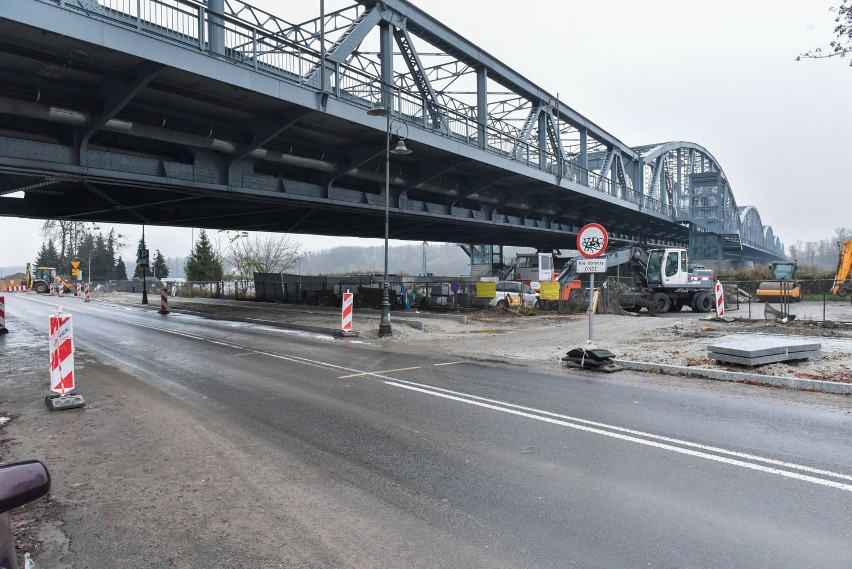 Na przebudowanym w latach 2020-2022 moście imienia Marszałka...