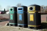 Nowe pojemniki do segregacji odpadów pojawiły się w Staszowie