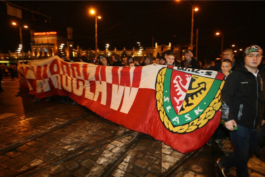 W marszu narodowców we Wrocławiu uczestniczyło ok. 8 tys....