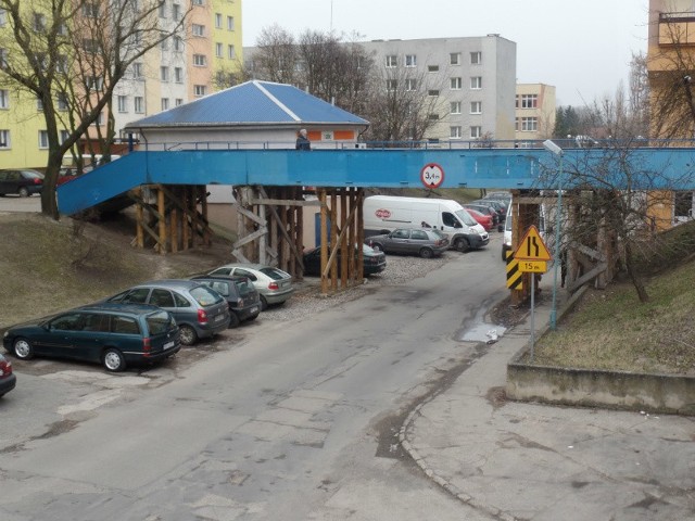 Stara kłądka nad ulicą Sandomierską będzie rozebrana, w jej miejsce wybudowana ma być nowa konstrukcja.
