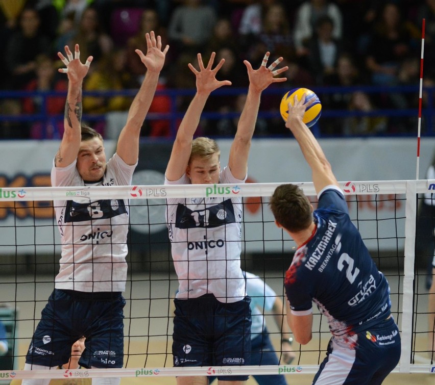 Podczas meczu ONICO - ZAKSA trybuny hali Torwar były niemal...