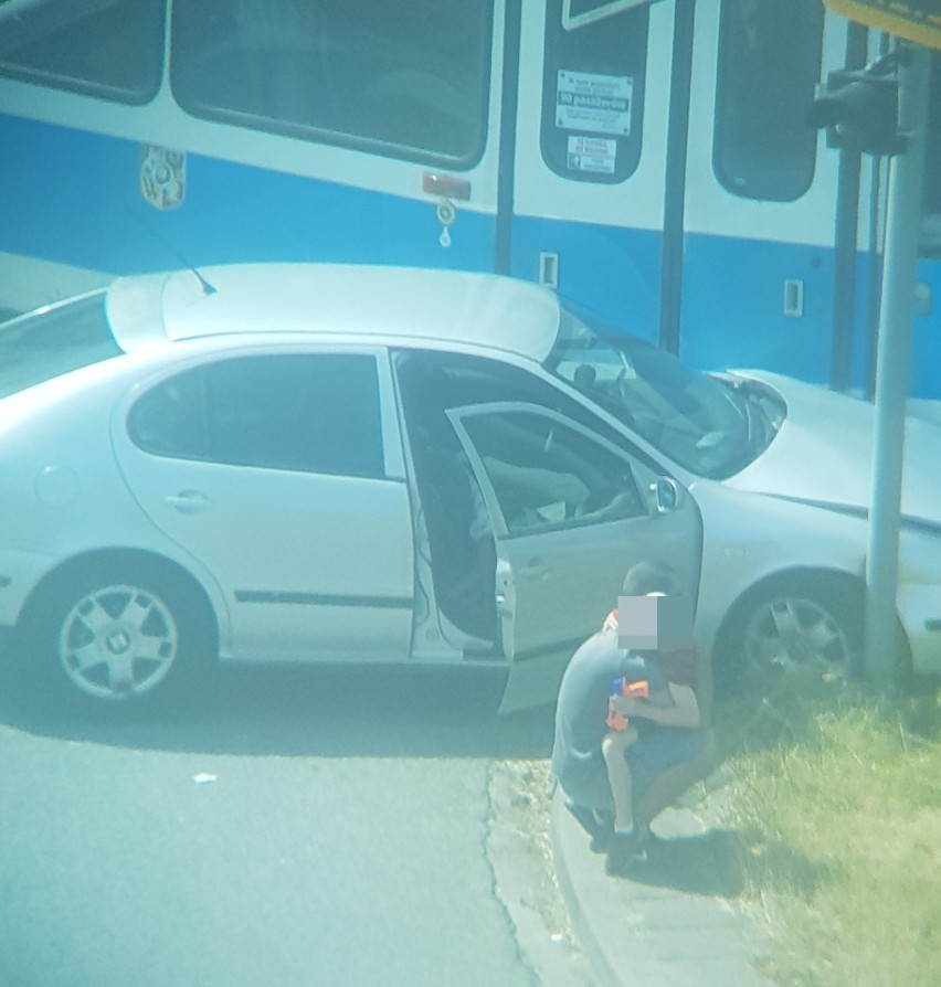 W wypadku auta osobowego z tramwajem na ul. Lotniczej brało...