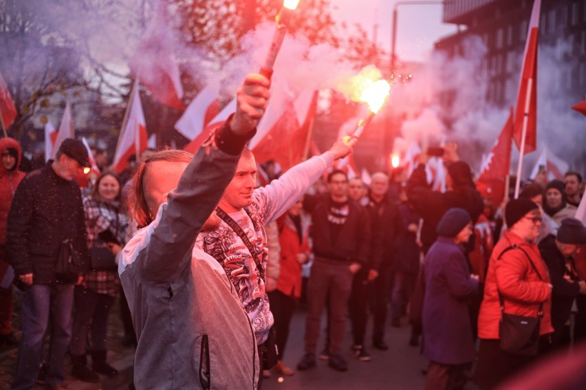 Policja podsumowuje, że Marsz Niepodległości był spokojny,...