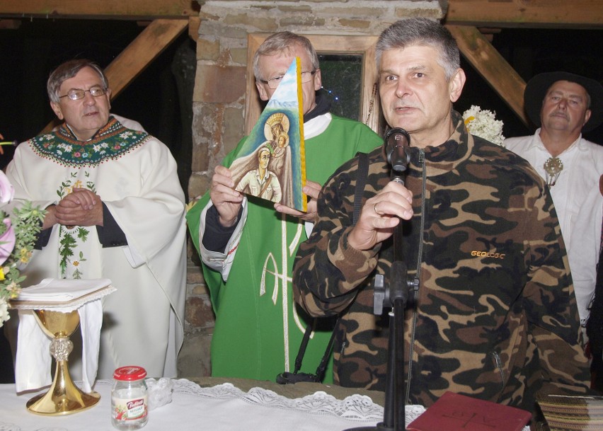 Odkryj Beskid Wyspowy. W sobotni wieczór wspięli się na Luboń Wielki, a w niedzielny poranek pokonali Grodzisko