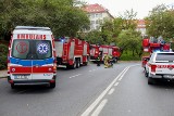 Bomba na strychu w kamienicy przy ul. Piotra Skargi w Szczecinie. Na miejscu 4 zastępy straży pożarnej! [ZDJĘCIA]