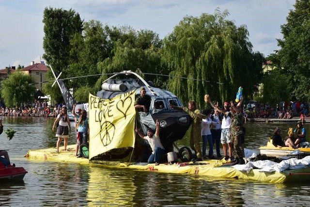 Mistrzostwa Polski w Pływaniu na Byle Czym. Tak było rok temu